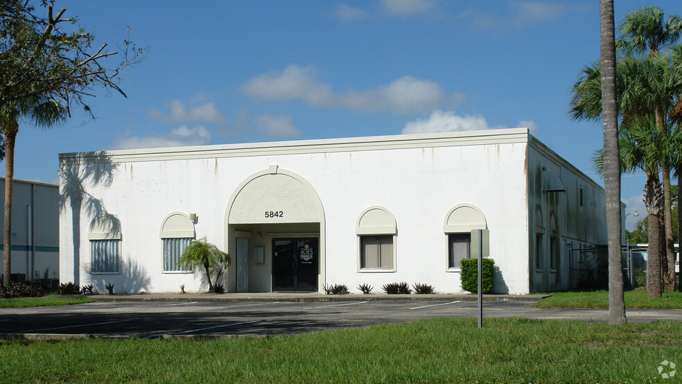 Primary Photo Of 5842 Corporation Cir, Fort Myers Showroom For Lease