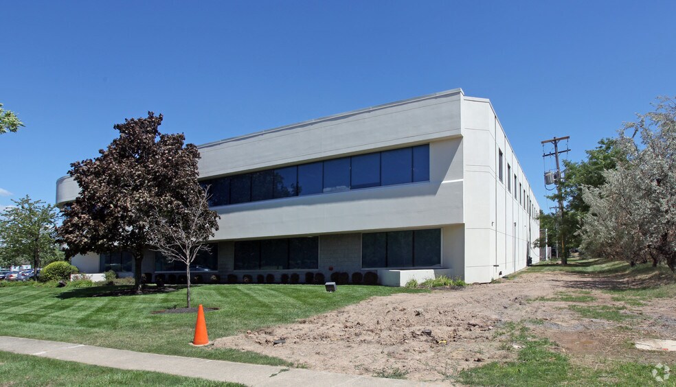 More Photos Of 150 Essjay Rd, Buffalo Office Residential For Lease