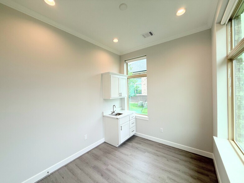 More Photos Of 2120 Prairie Dr, Prosper Medical For Sale