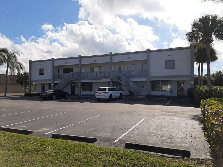More Photos Of 1930 Park Meadows Dr, Fort Myers Office For Lease