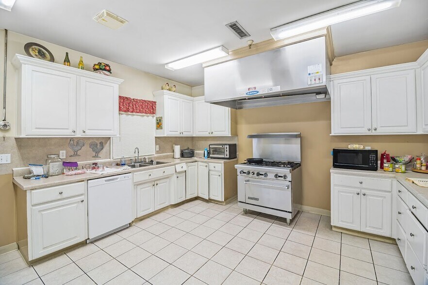 More Photos Of 100 W Lake Professional Park, Geneva Assisted Living For Sale