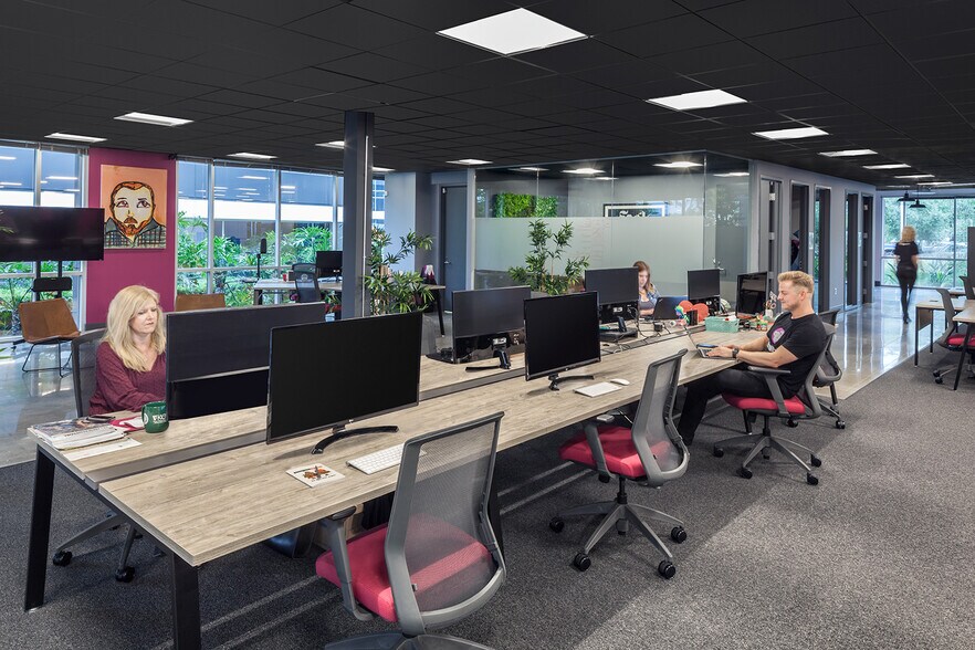 More Photos Of 25361 Commercentre Dr, Lake Forest Loft Creative Space For Lease