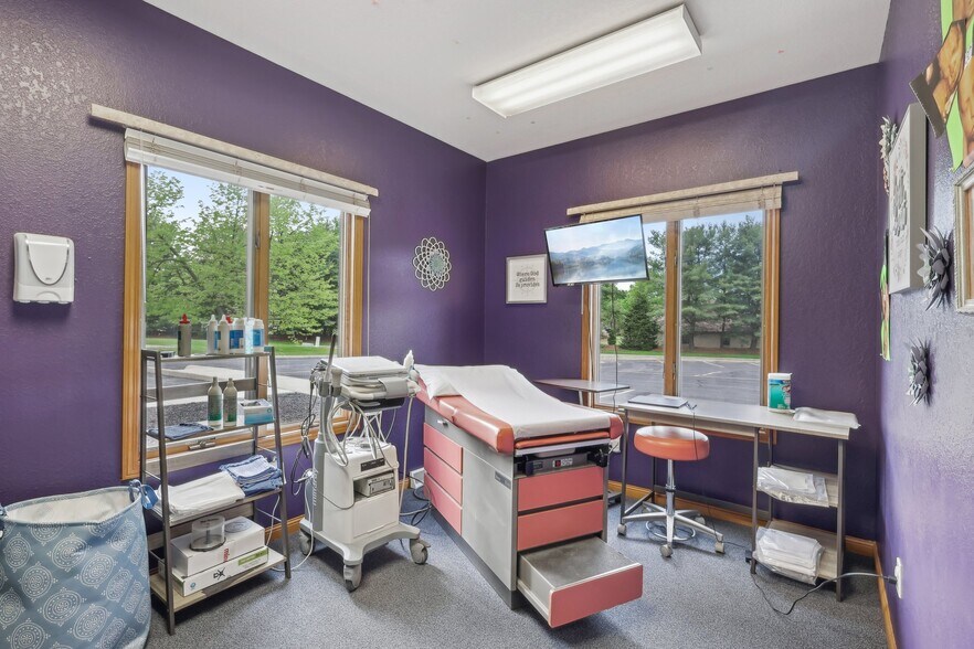 More Photos Of 819 Southwestern Run, Youngstown Medical For Sale