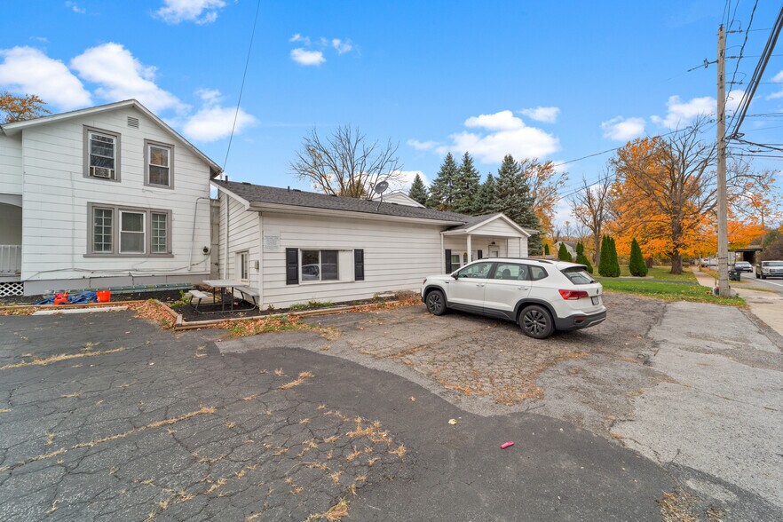 More Photos Of 7444 Lake Ave, Elyria Multifamily For Sale