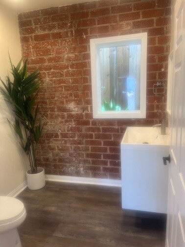 More Photos Of 4110 Cahuenga Blvd, Toluca Lake Office Residential For Lease