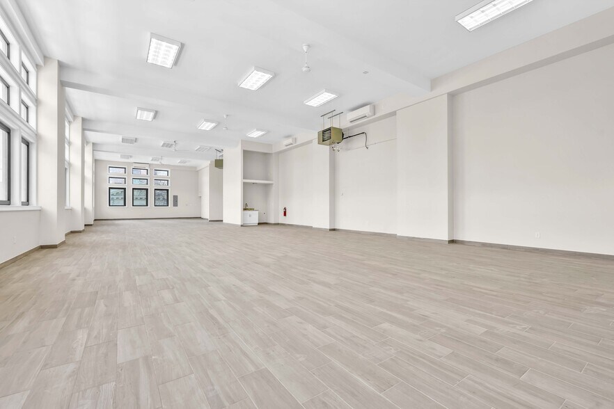 More Photos Of 405-407 Gates Ave, Brooklyn Loft Creative Space For Sale