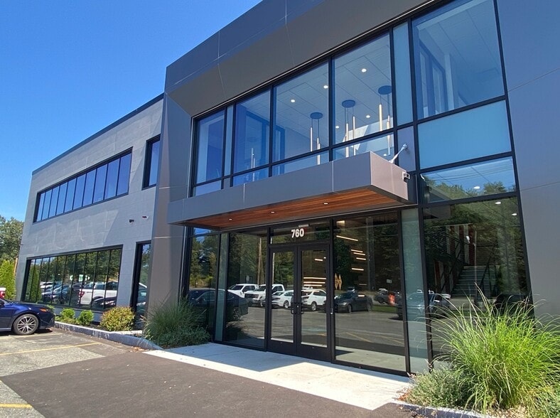 More Photos Of 760 Main St, Wilmington Light Manufacturing For Lease