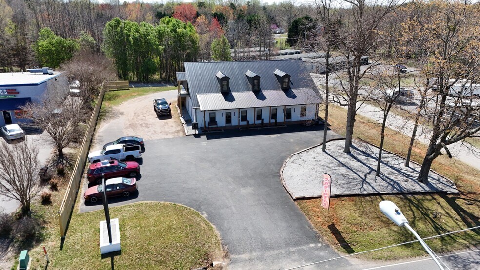 More Photos Of 3440 E Broad St, Statesville Office For Lease