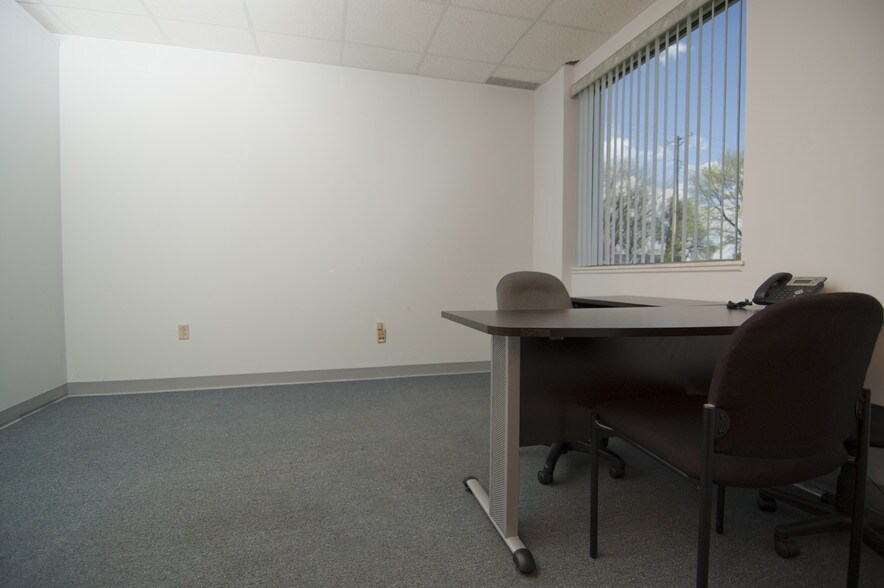 More Photos Of 95-101 Arco Dr, Saint Charles Warehouse For Sale