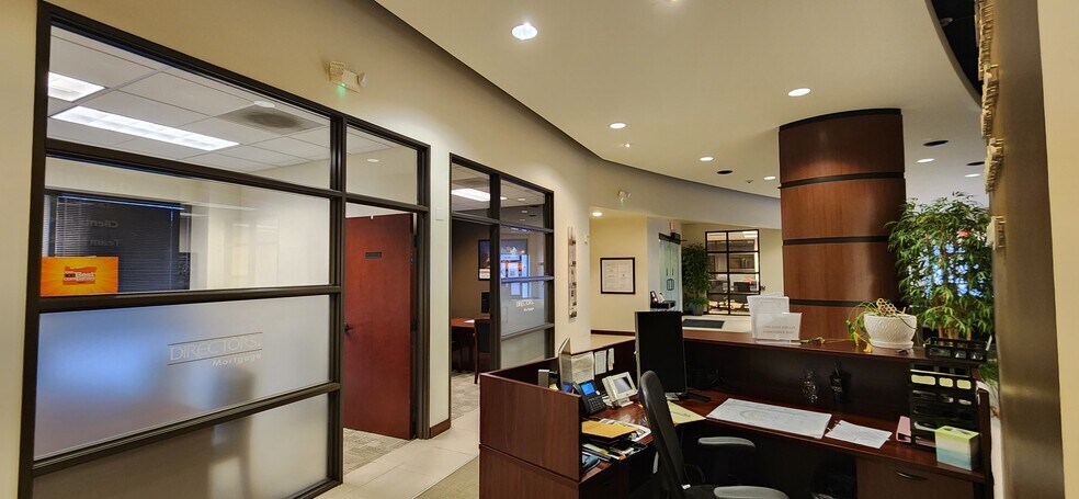 More Photos Of 3636 NE Broadway St, Portland Office For Sale