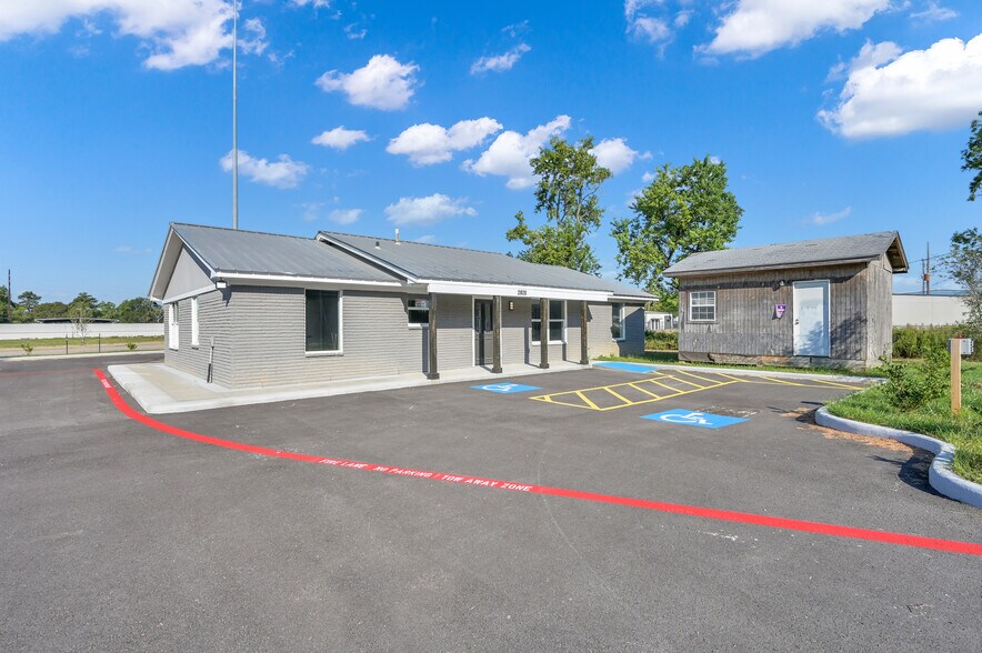 More Photos Of 28011 High Meadow Rd, Tomball Office Residential For Lease