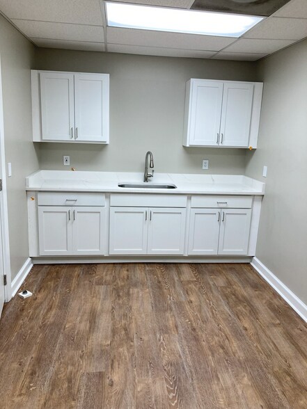 More Photos Of 2326 Centerville Rd, Tallahassee Medical For Sale