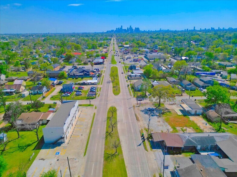 More Photos Of 7704 Irvington Blvd, Houston General Retail For Lease