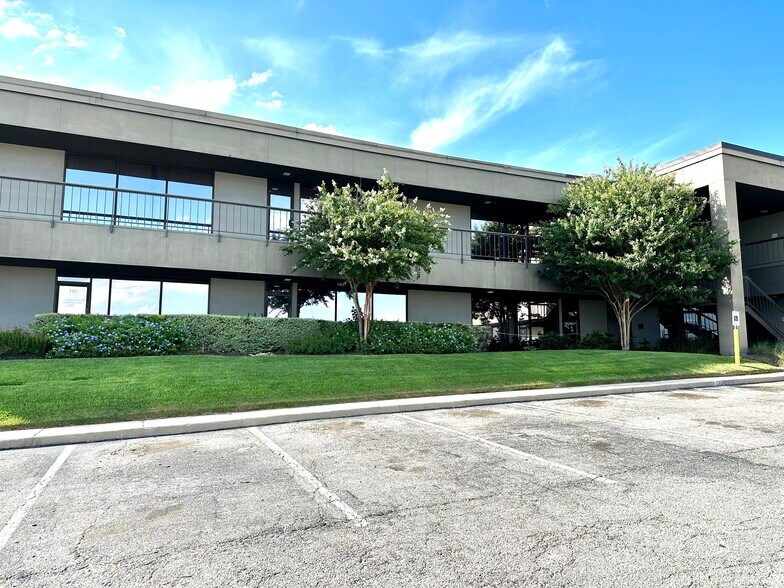 More Photos Of 1603 Babcock Rd, San Antonio Office For Lease