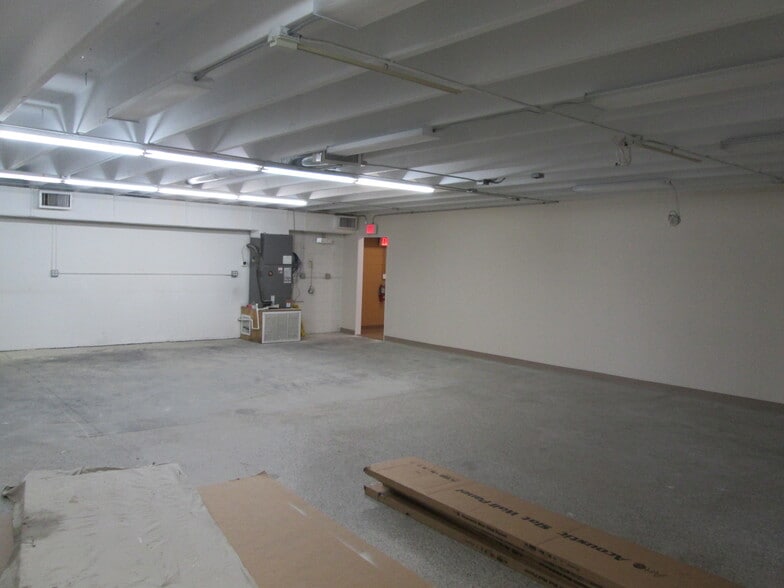 More Photos Of 100 W Burleigh Blvd, Tavares General Retail For Lease