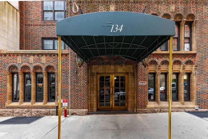 Primary Photo Of 134 W 58th St, New York Apartments For Lease