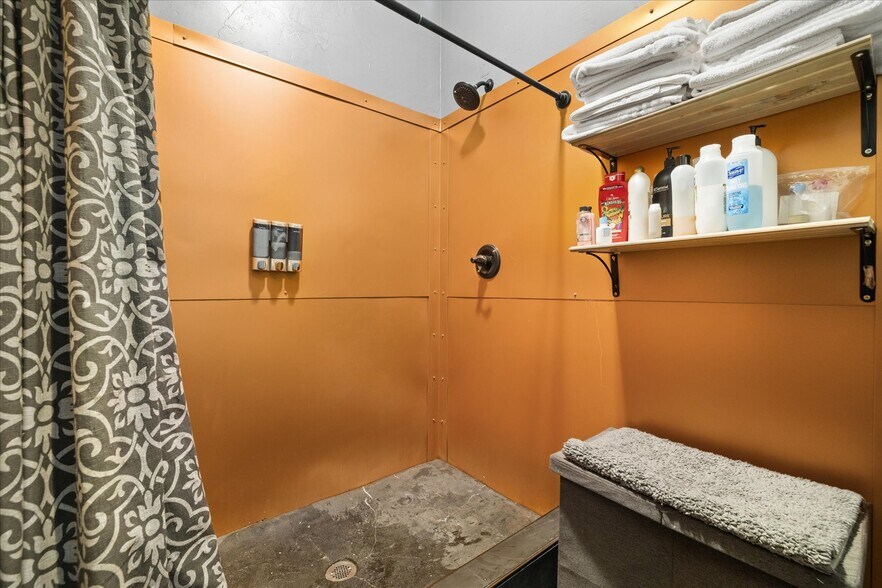 More Photos Of 301 Victor Ave, Victor Hotel For Sale