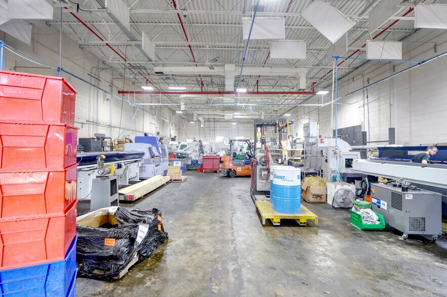 More Photos Of 151 Capital Dr, West Springfield Warehouse For Lease
