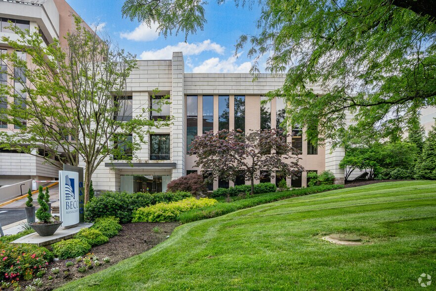 More Photos Of 5410 Edson Ln, North Bethesda Office For Lease