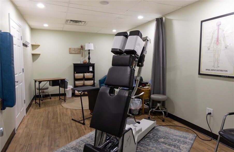 More Photos Of 15043 Main St, Alachua Showroom For Sale