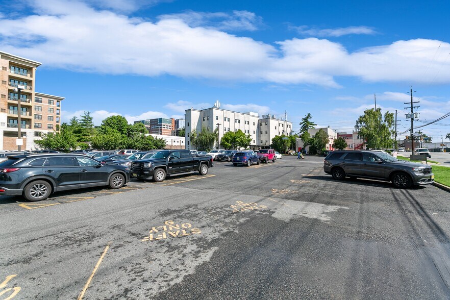 More Photos Of 211 Essex St, Hackensack Medical For Lease