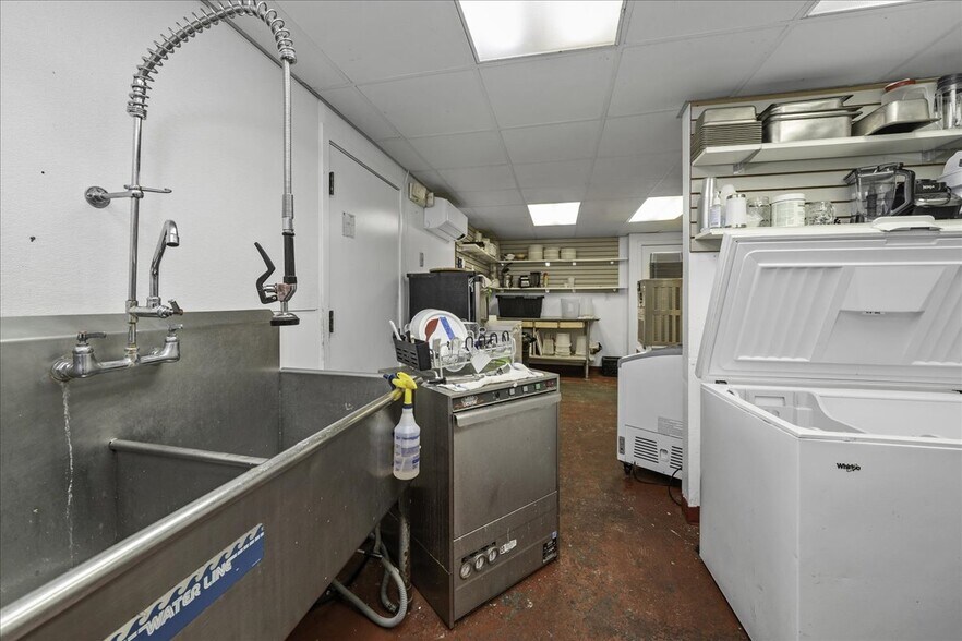 More Photos Of 134 W Main St, Goshen Storefront Retail Residential For Lease