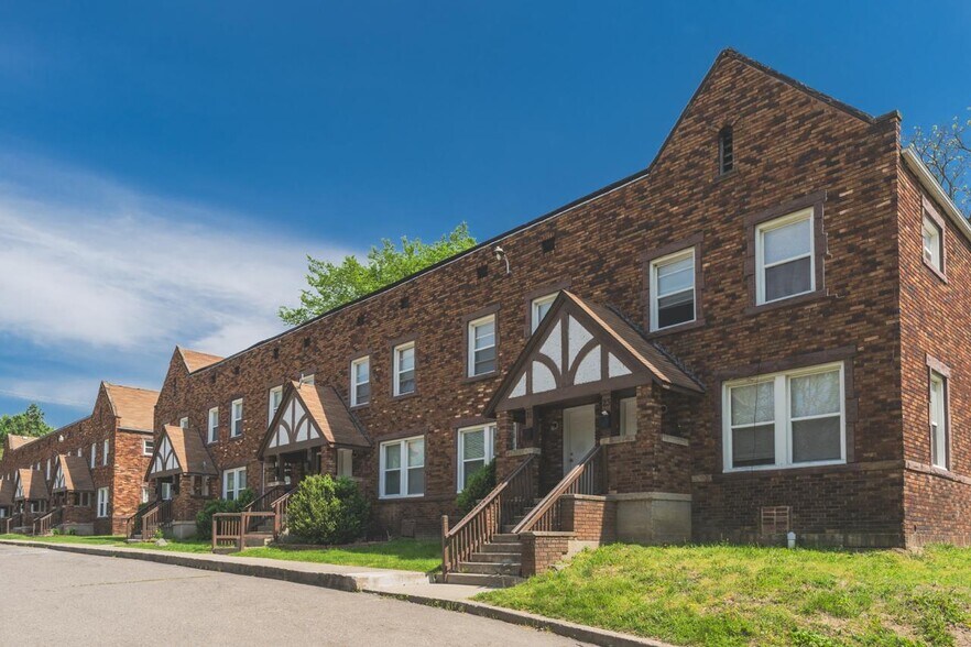 More Photos Of 25 Maynard Ct, Pontiac Apartments For Sale