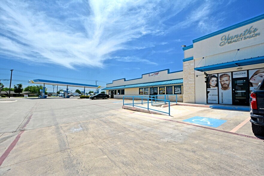 More Photos Of 1071 E TX-46 Hwy, New Braunfels Storefront Retail Office For Lease