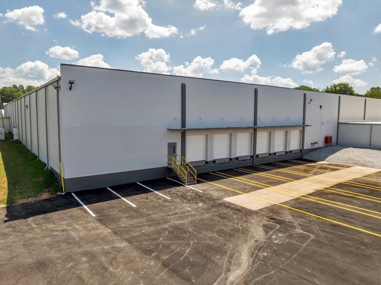 More Photos Of 206 Mathews St, Barnesville Distribution For Lease