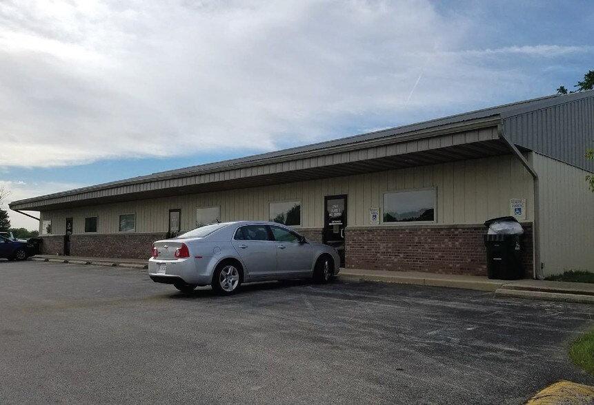 More Photos Of 2535 Parkway Dr, Shelbyville Office For Lease