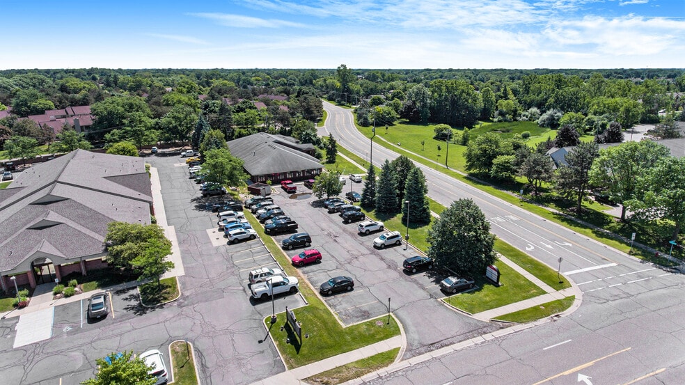 More Photos Of 645 Barclay Cir, Rochester Hills Medical For Lease