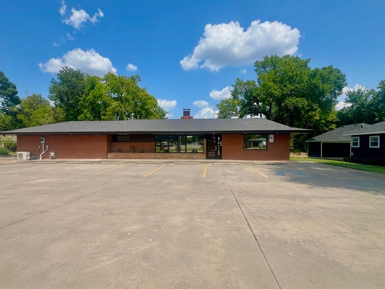 More Photos Of 614 Oak Ave, Sulphur Springs Office For Sale