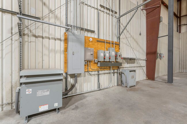 More Photos Of 1004 N Victor Ave, Tulsa Warehouse For Sale