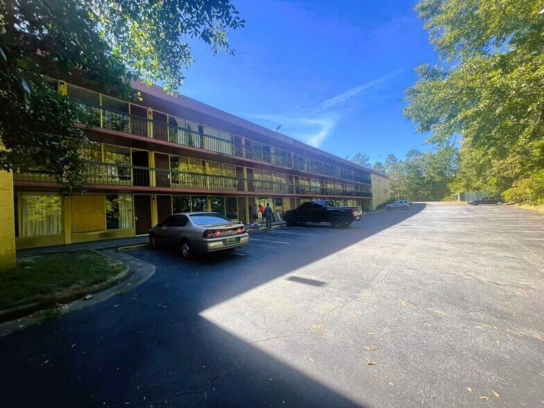 More Photos Of 1700 US-280, Phenix City Hotel For Sale