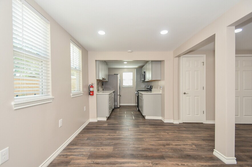 More Photos Of 4928 Old Spanish Trl, Houston Office For Lease