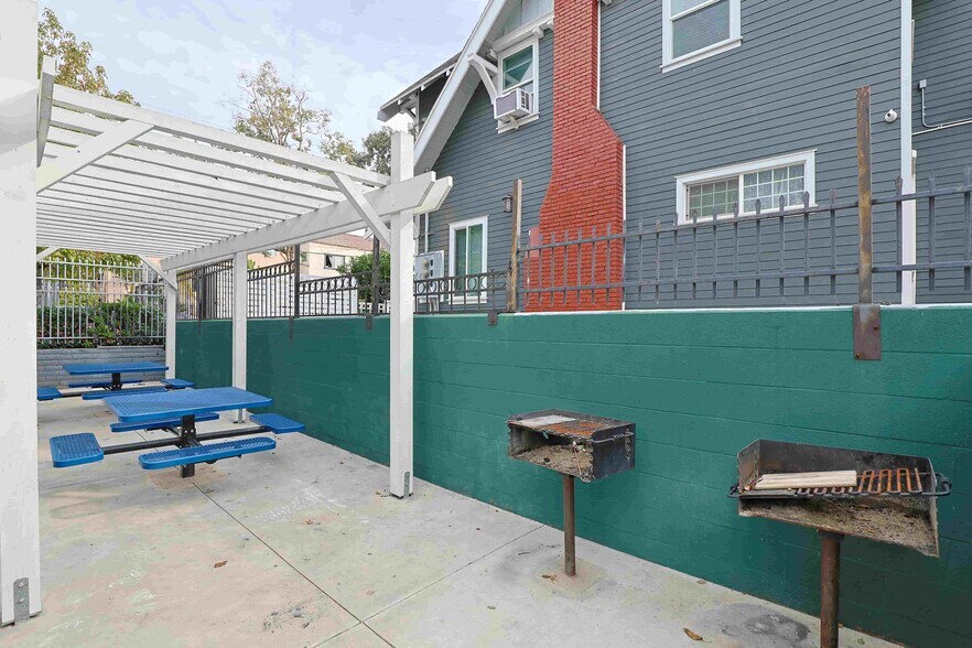 More Photos Of 2202-2208 Michigan Ave, Los Angeles Apartments For Sale