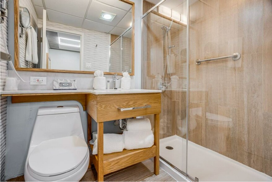 More Photos Of 428 Moseywood Rd, Lake Harmony Hotel For Sale