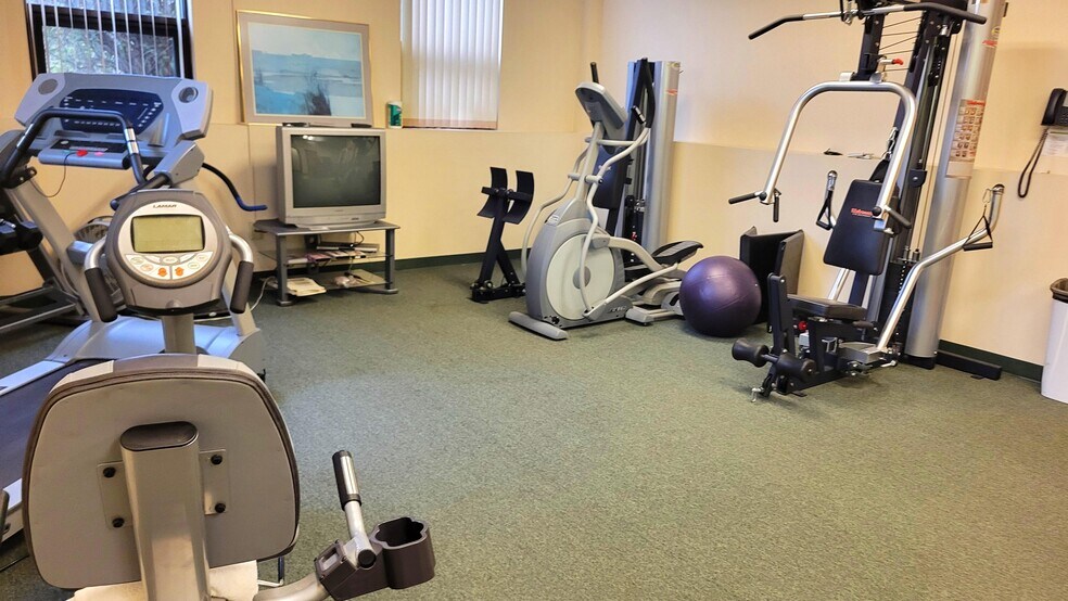 More Photos Of 363 Pickering Rd, Rochester Light Manufacturing For Sale