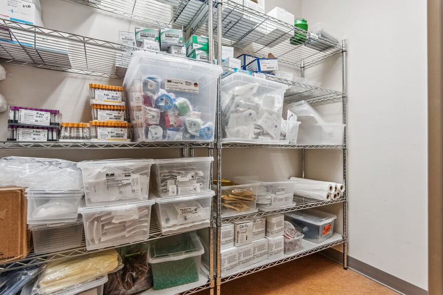 More Photos Of 4275 Western Blvd, Jacksonville Medical For Sale