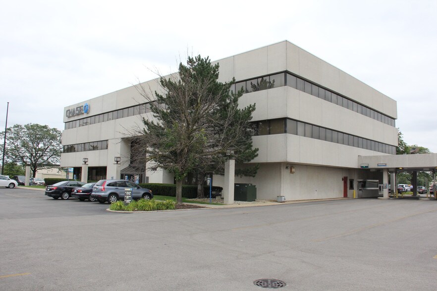 More Photos Of 7501 Lemont Rd, Woodridge Office For Lease