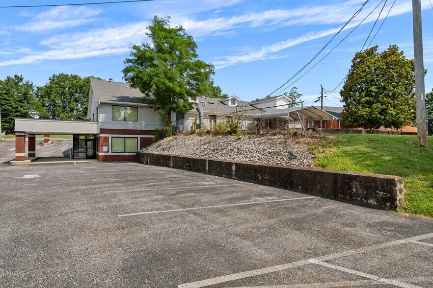 More Photos Of 1004 Glenview Dr, Glasgow Medical For Sale