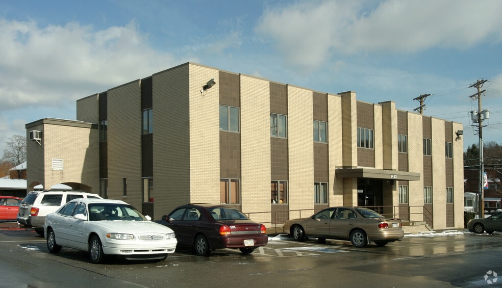 Primary Photo Of 1432 Lincoln Way, McKeesport Medical For Lease