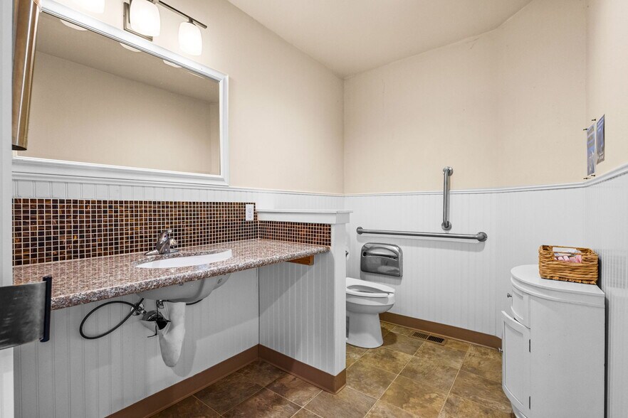 More Photos Of 1800 State St, Salem Medical For Sale