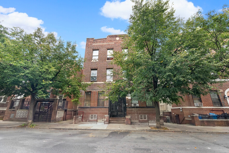 More Photos Of 129 Tapscott St, Brooklyn Apartments For Sale