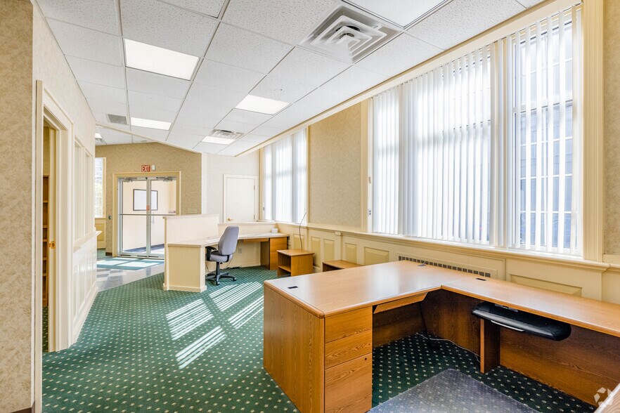 More Photos Of 932 Diamond Park, Meadville Medical For Sale