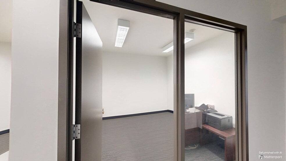 More Photos Of 627 Bloor St W, Toronto Office For Lease