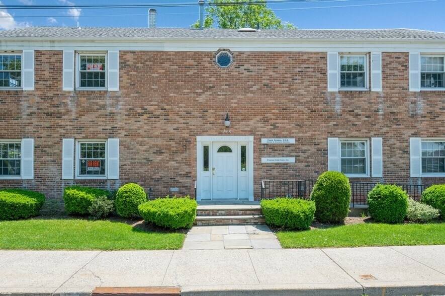 More Photos Of 270 White Plains Rd, Eastchester Medical For Lease