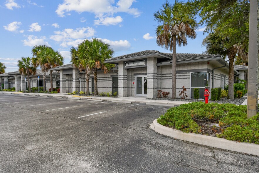 More Photos Of 7300-7313 E Professional Pky, Lakewood Ranch Medical For Sale