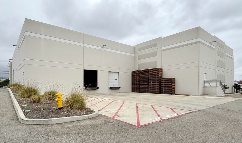 More Photos Of 1704 W 11th St, Upland Warehouse For Lease