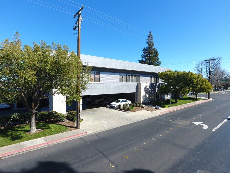 Primary Photo Of 3001 Coffee Rd, Modesto Office For Lease